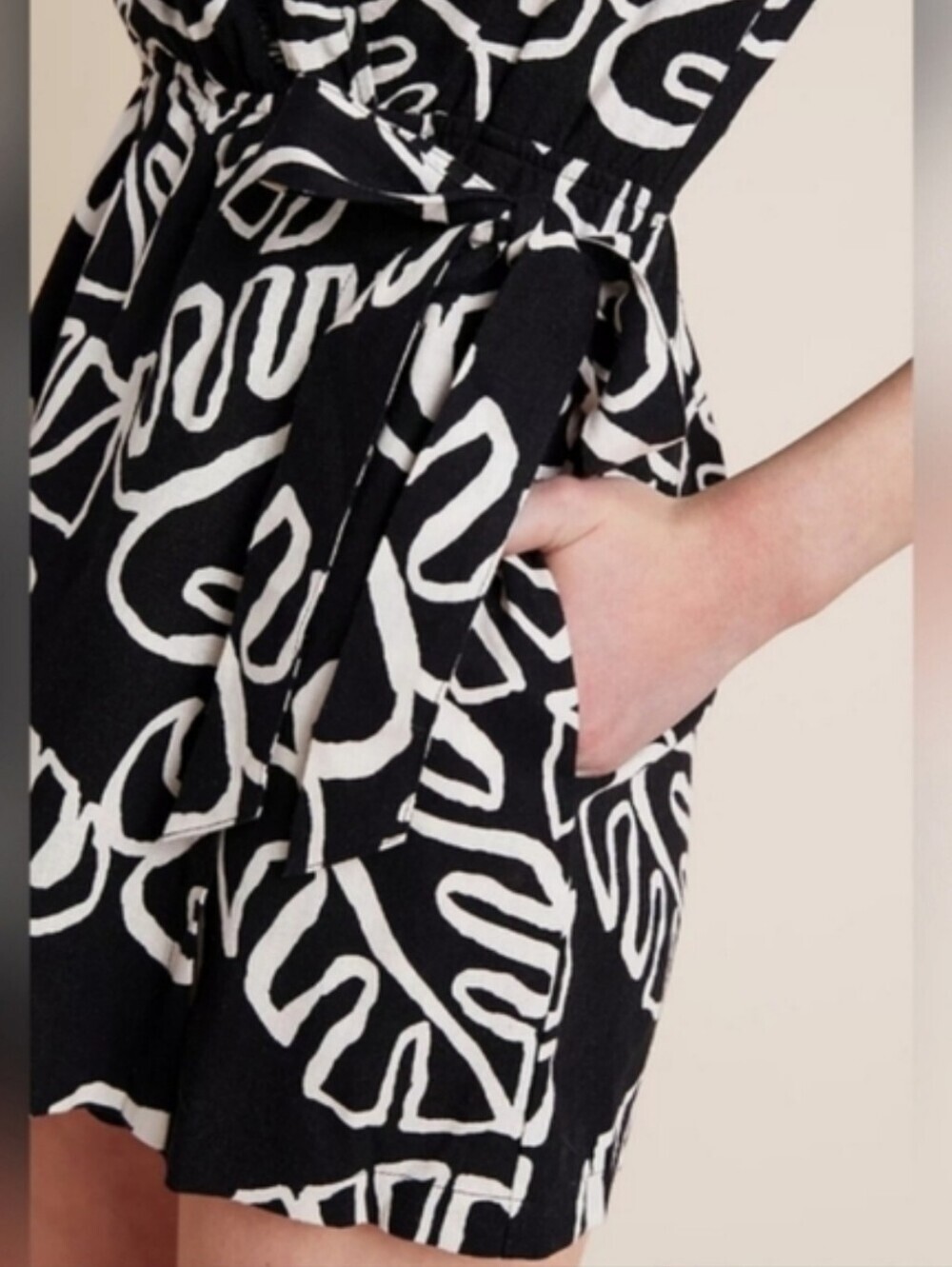 Farm Rio Anthropologie Kiki Surplice Black & White Leaf Print V-Neck Romper XS - Picture 3 of 11